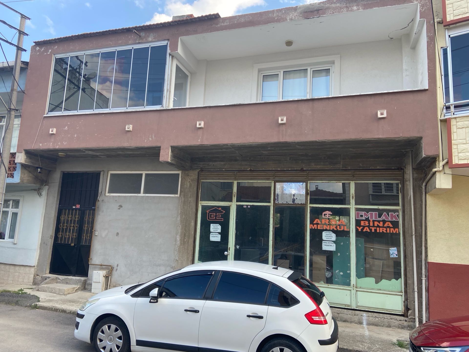 bursa/karacabey SGK binası arka caddede 2.katlı depo,dükkan,daire satılık